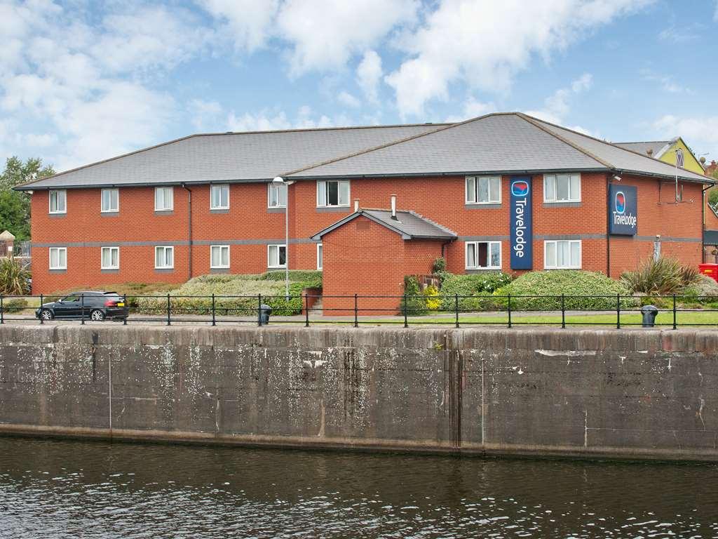 Travelodge Liverpool Docks Bagian luar foto